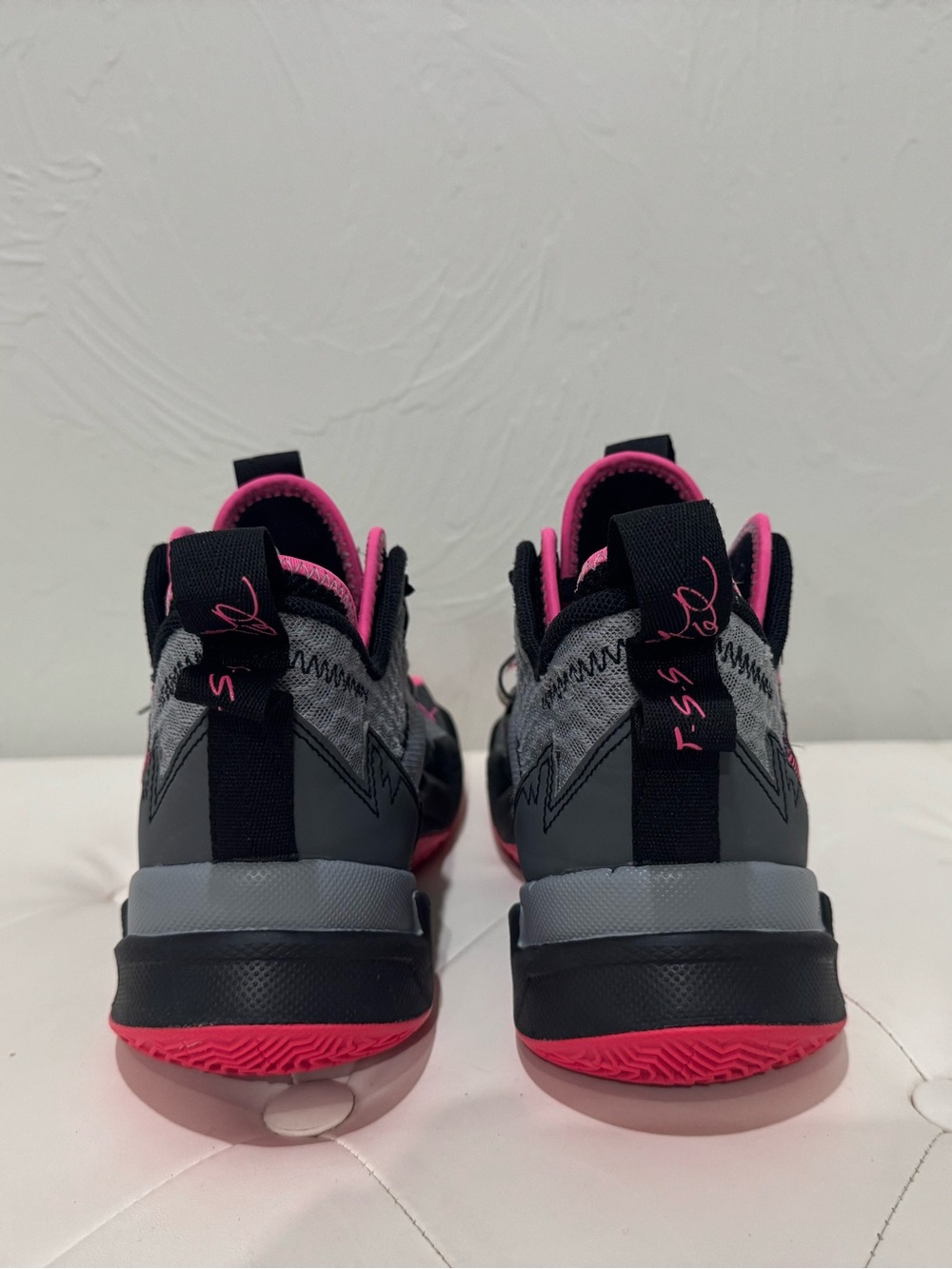 Jordan Men's Athletic Shoes Gray and Pink - Picture 5 of 7
